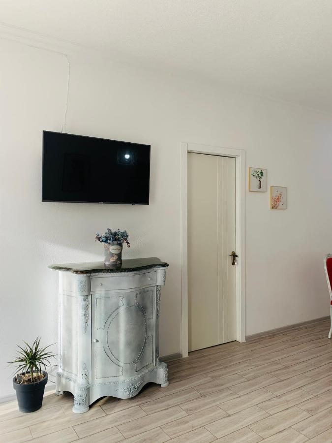 Sweet Apartment In Kutaissi Exterior foto
